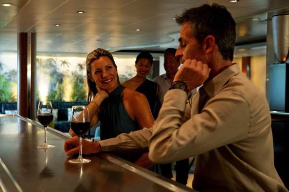 Paul Gauguin Cruises MS Paul Gauguin Piano Bar Lifestyle 1 ©Paul Gauguin Cruises.jpg